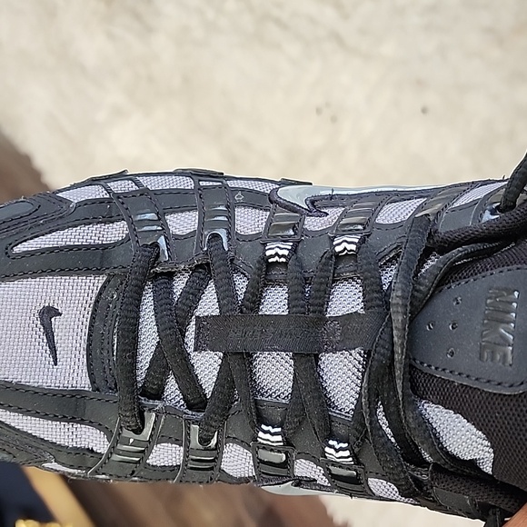 Nike Black Mesh Sneakers - Picture 9 of 10